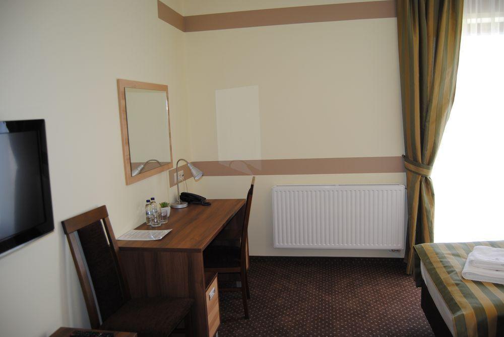 Hotel Magnolia Tychy Oda fotoğraf