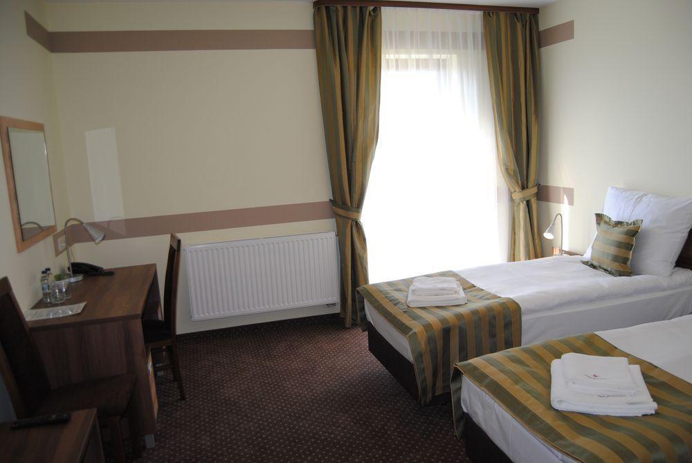 Hotel Magnolia Tychy Oda fotoğraf